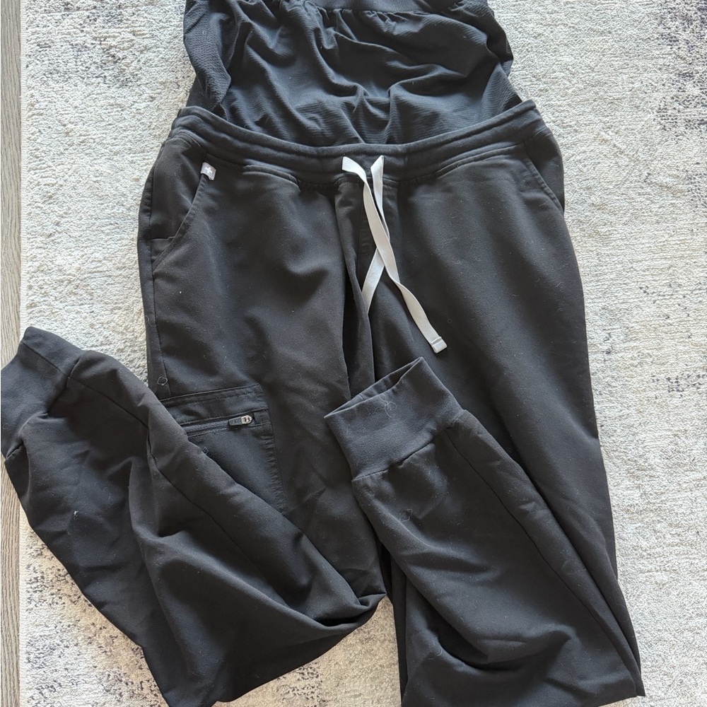 Figs Maternity Women's Black Scrub Jogger Pants